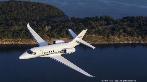 Cessna प्रशस्ति पत्र अक्षांश पहले प्रसव अगस्त के लिए अनुसूचित