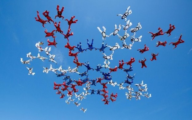 Sky Divers Attempt to Break World Record at OshKosh EAA AirVenture